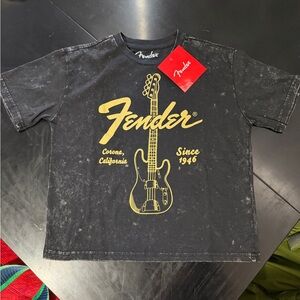 NWT. Fender woman’s Black Graphic cropped T-Shirt. Size S.